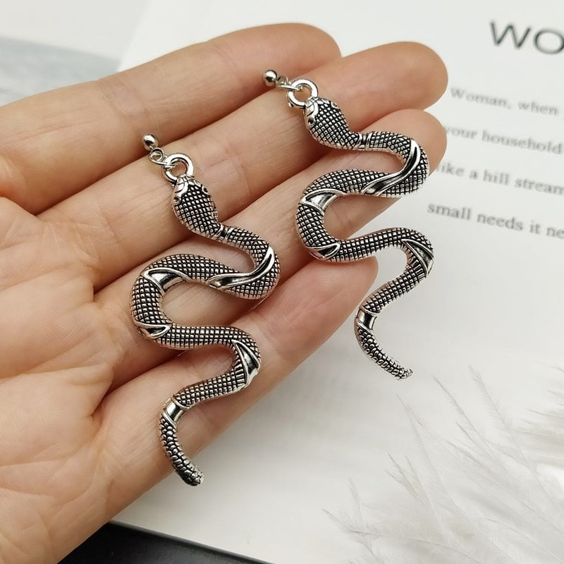 Punk Snake Pendant Necklace Golden Silver Color Unquie Men Women Neck Jewelry Statement Pouplar Necklace Wholesale