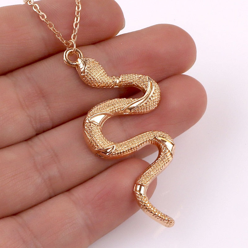 Punk Snake Pendant Necklace Golden Silver Color Unquie Men Women Neck Jewelry Statement Pouplar Necklace Wholesale